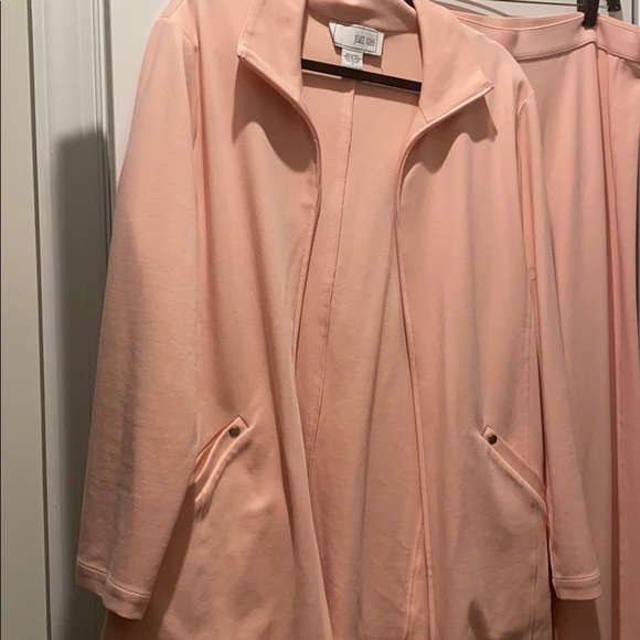 NWOT Versatile Two piece set - Picture 6 of 8